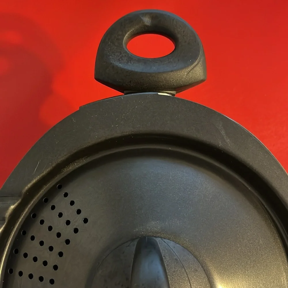 Bialetti Oval Aluminum 5.5 Quart Pasta Pot with strainer Lid